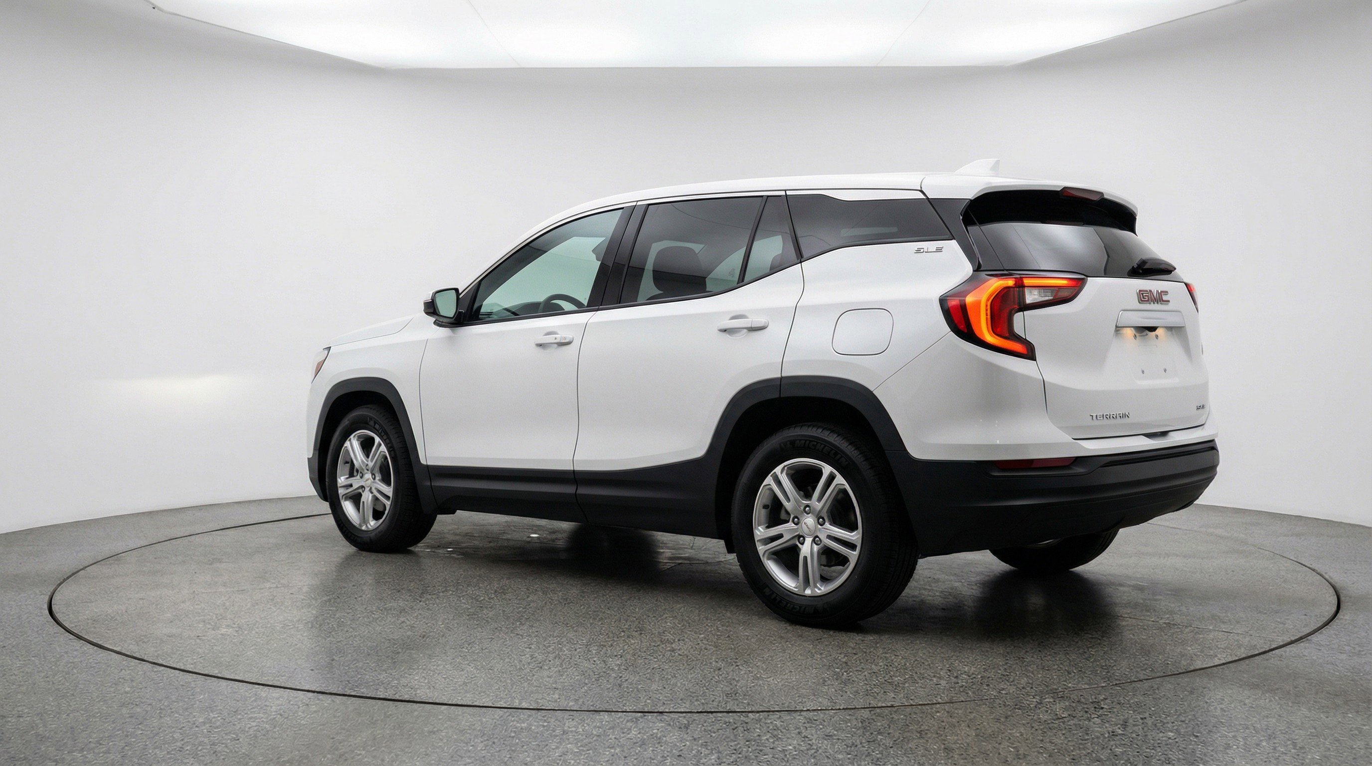 Used 2024 GMC Terrain SLE image 6