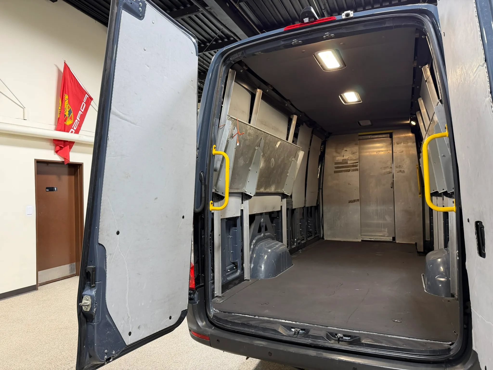 Used 2019 Mercedes-Benz Sprinter 170 image 23