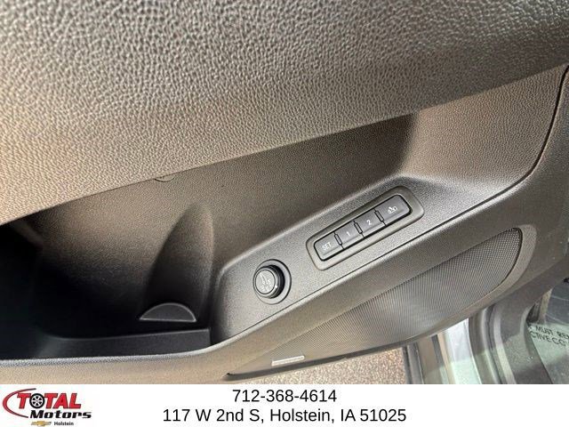 Used 2023 Chevrolet Equinox Premier AWD/4WD image 10