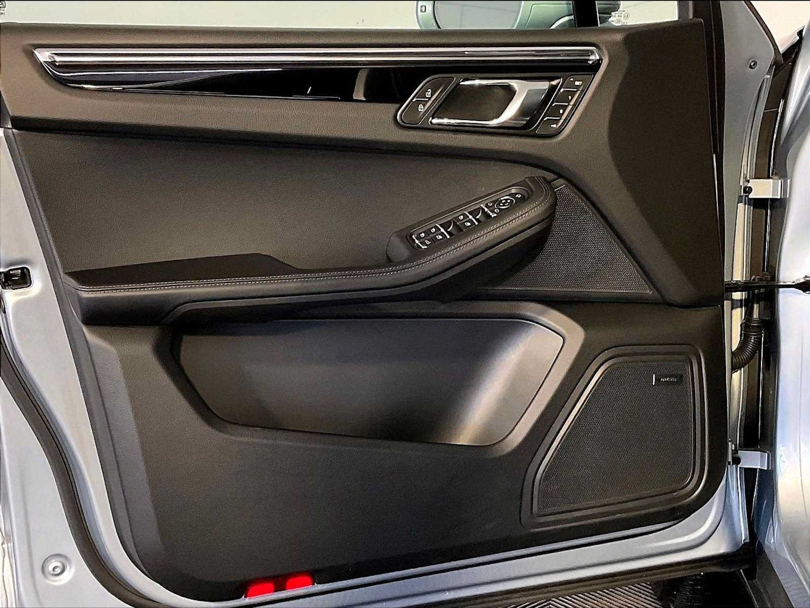 Certified 2026 Porsche Macan AWD/4WD image 25