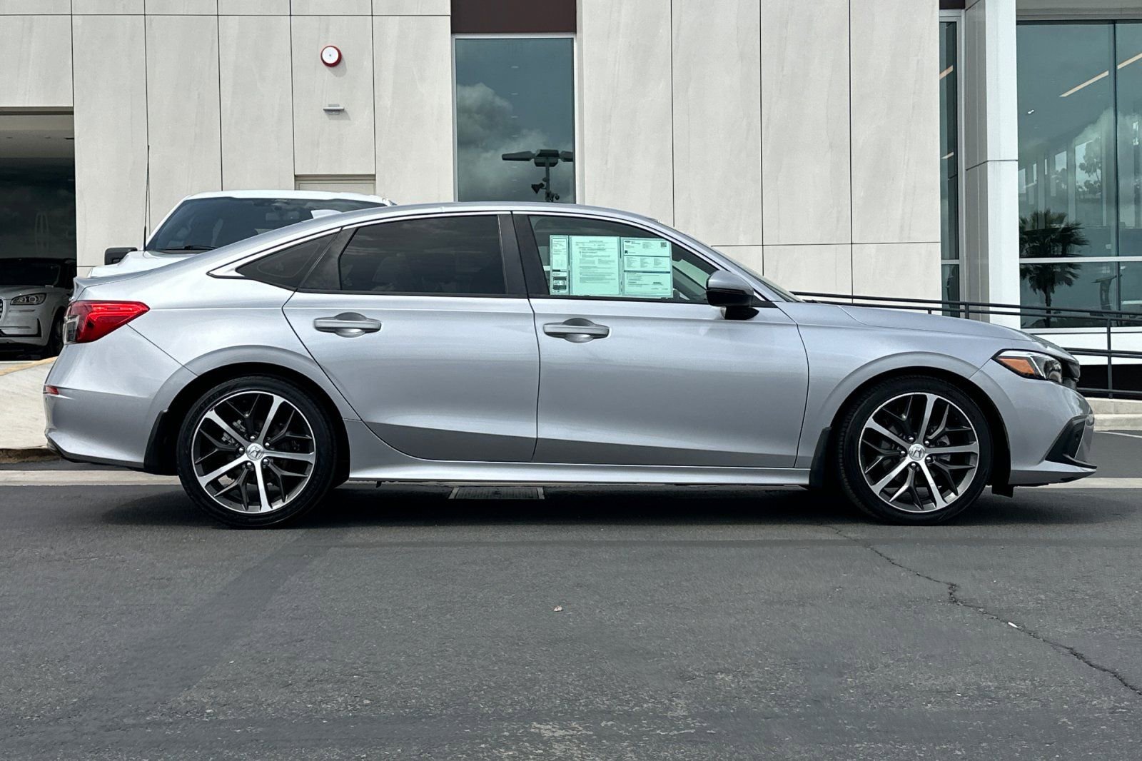 Used 2022 Honda Civic Touring image 2