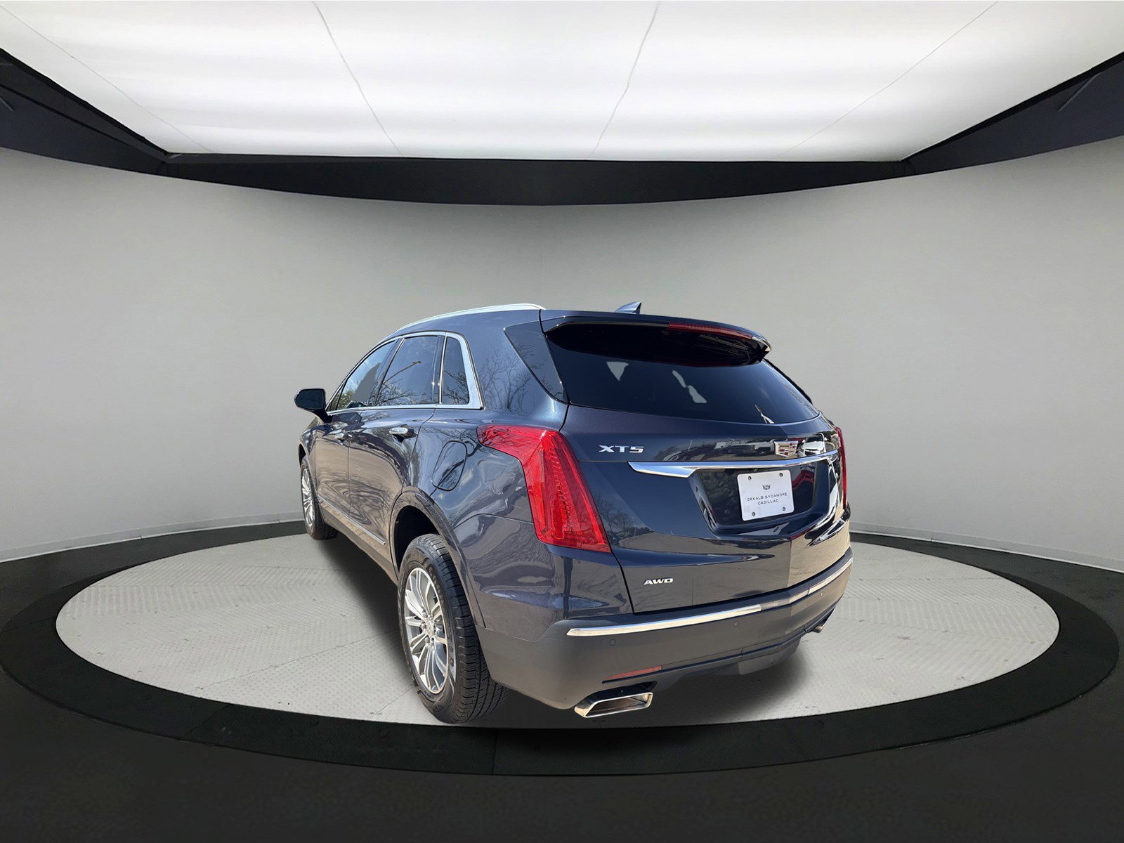 Used 2018 Cadillac XT5 Luxury w/ Driver Awareness Package AWD/4WD image 5