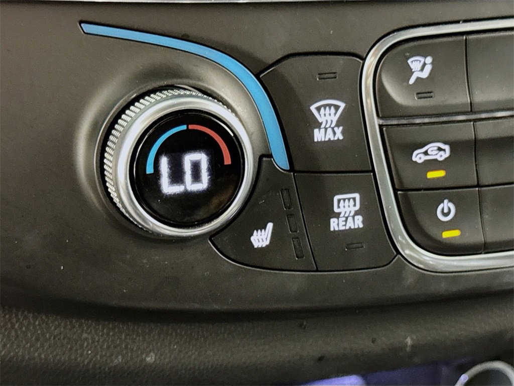 Used 2022 Chevrolet Traverse RS image 18