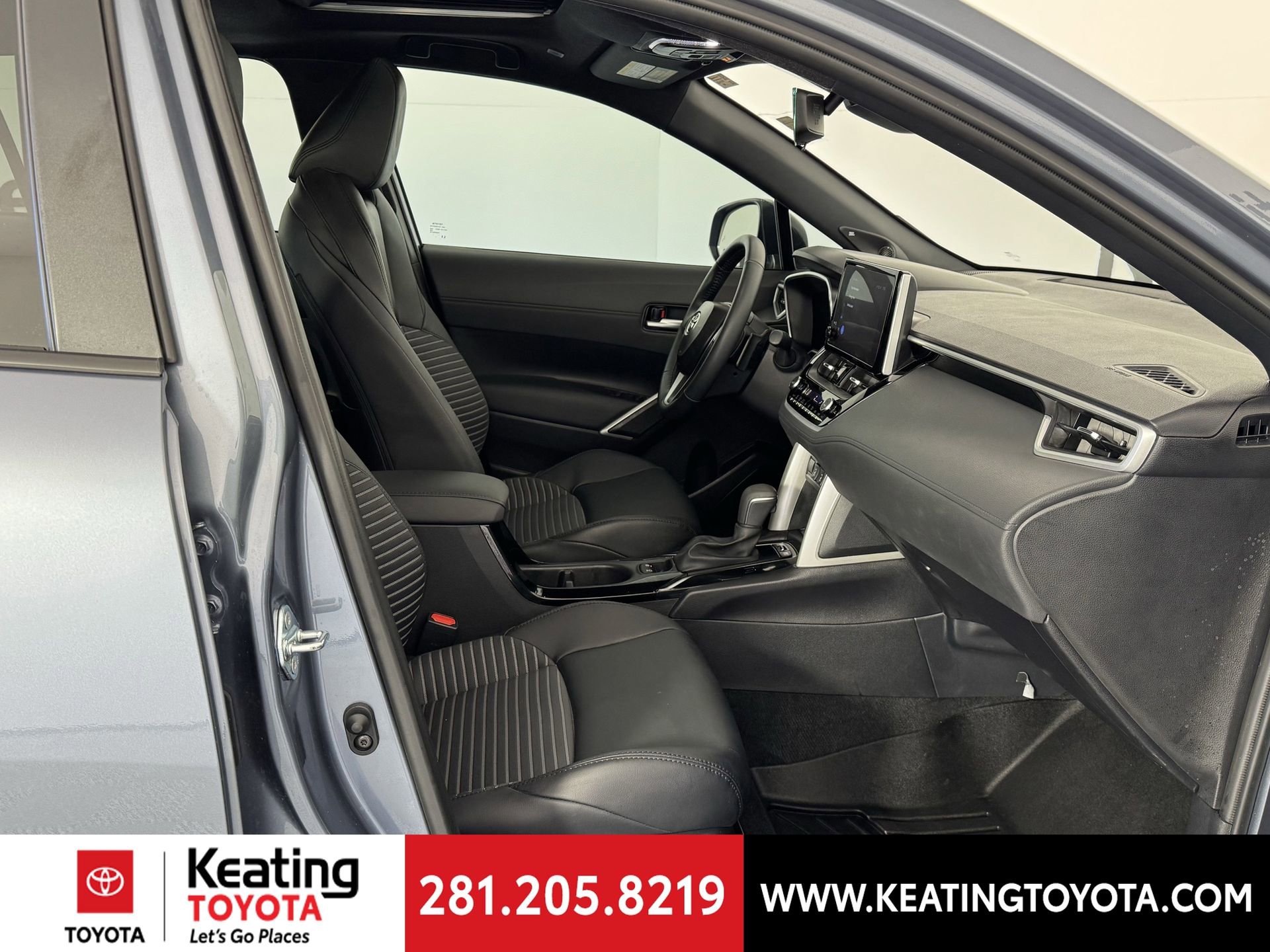 Used 2025 Toyota Corolla Cross AWD Hybrid w/ Convenience Package image 21