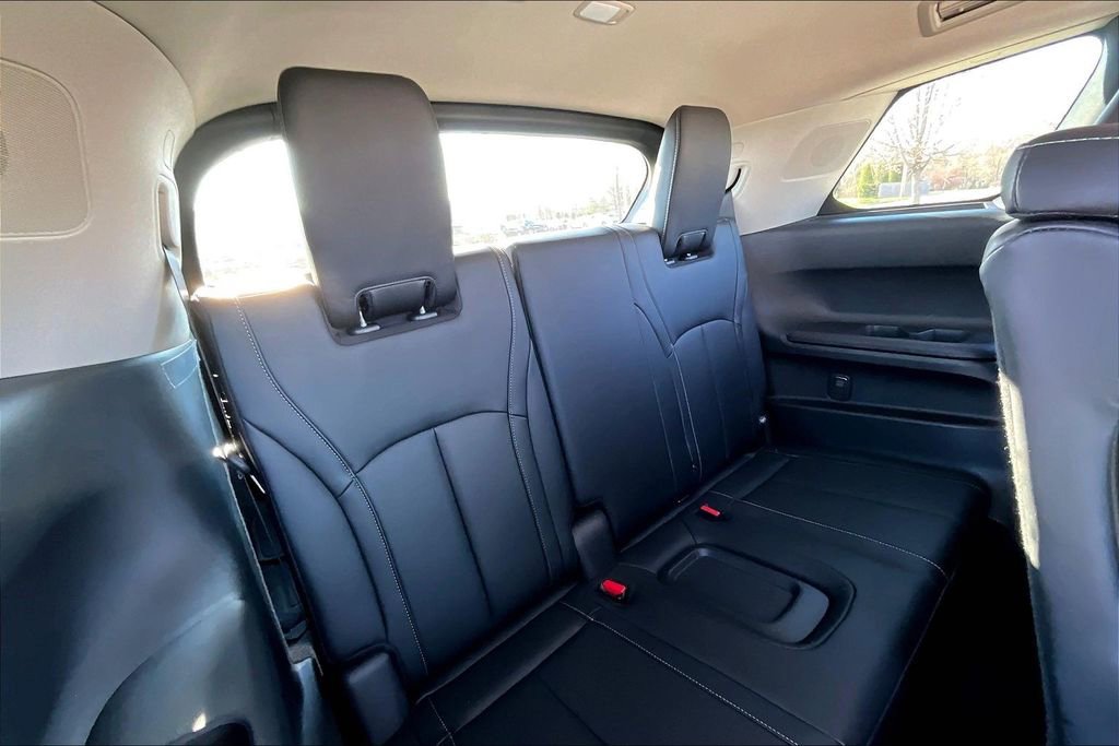 Certified 2026 INFINITI QX60 Luxe w/ Cargo Package AWD/4WD image 32