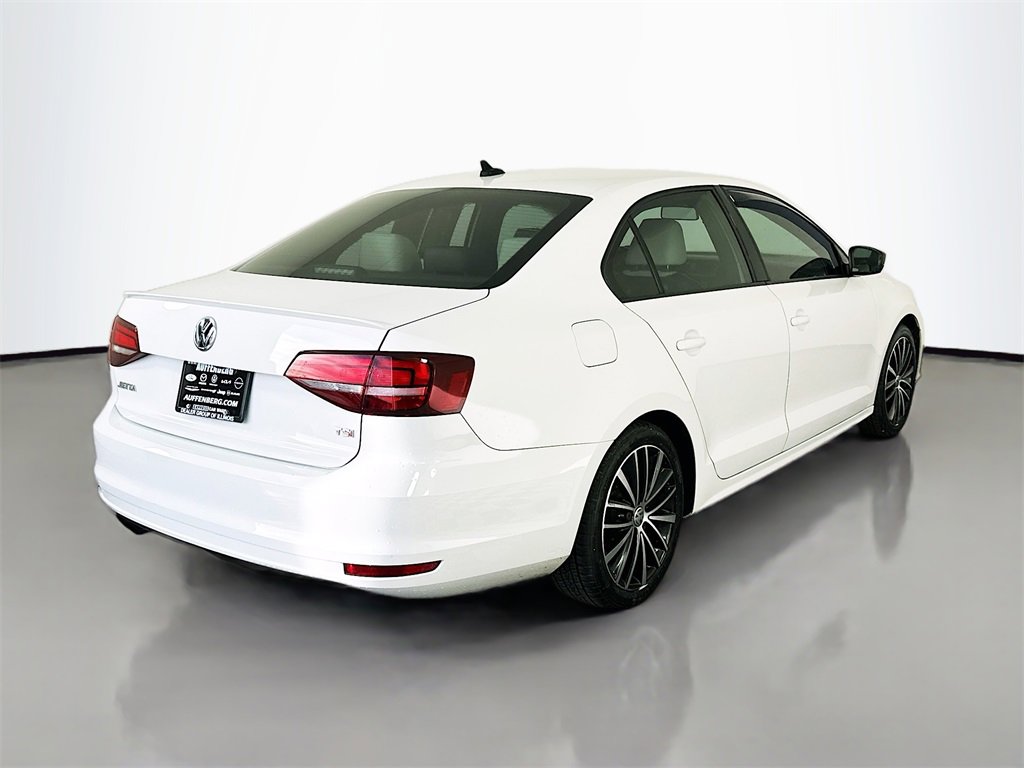 Used 2016 Volkswagen Jetta Sport image 7