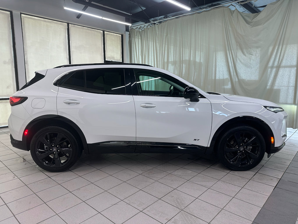 Used 2025 Buick Envision Sport Touring AWD/4WD image 3