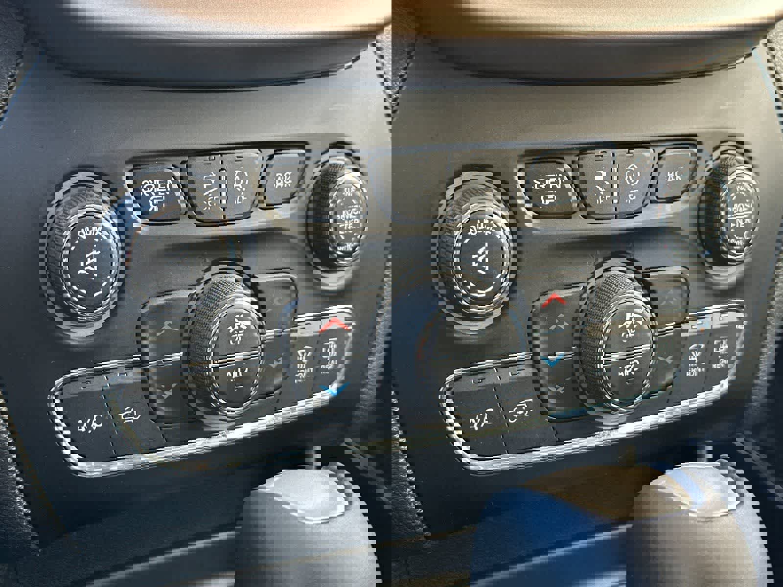 Used 2016 Jeep Cherokee Limited w/ Luxury Group image 21