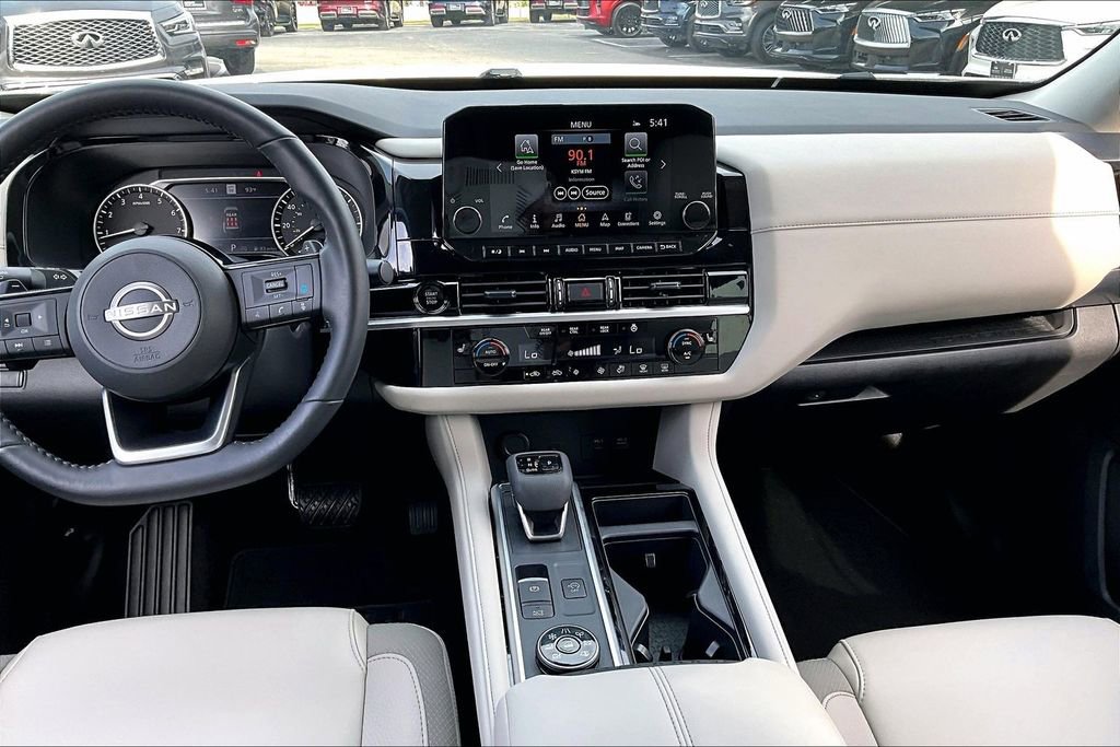 Used 2025 Nissan Pathfinder SL image 9