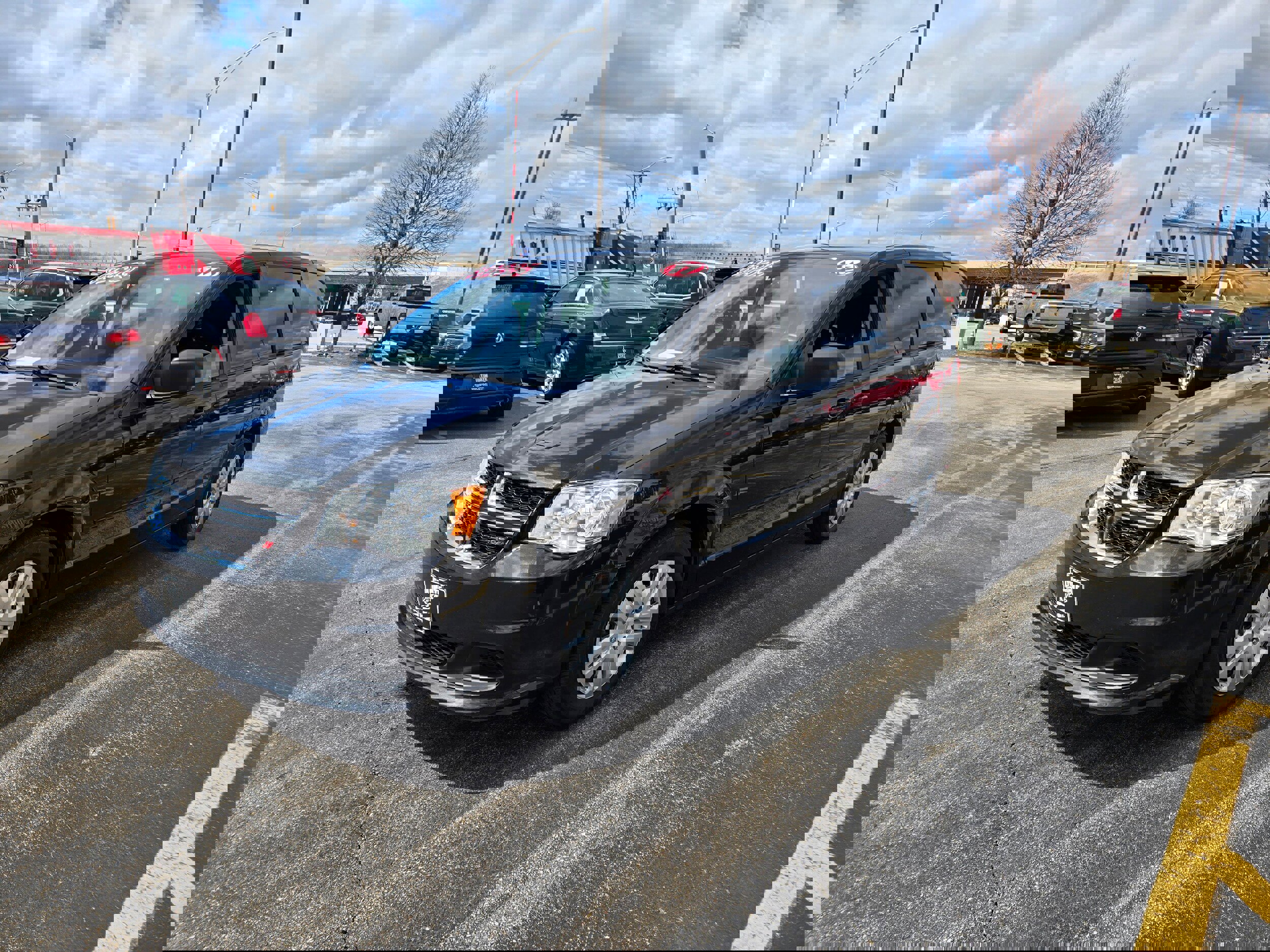 Used 2017 Dodge Grand Caravan SE image 3