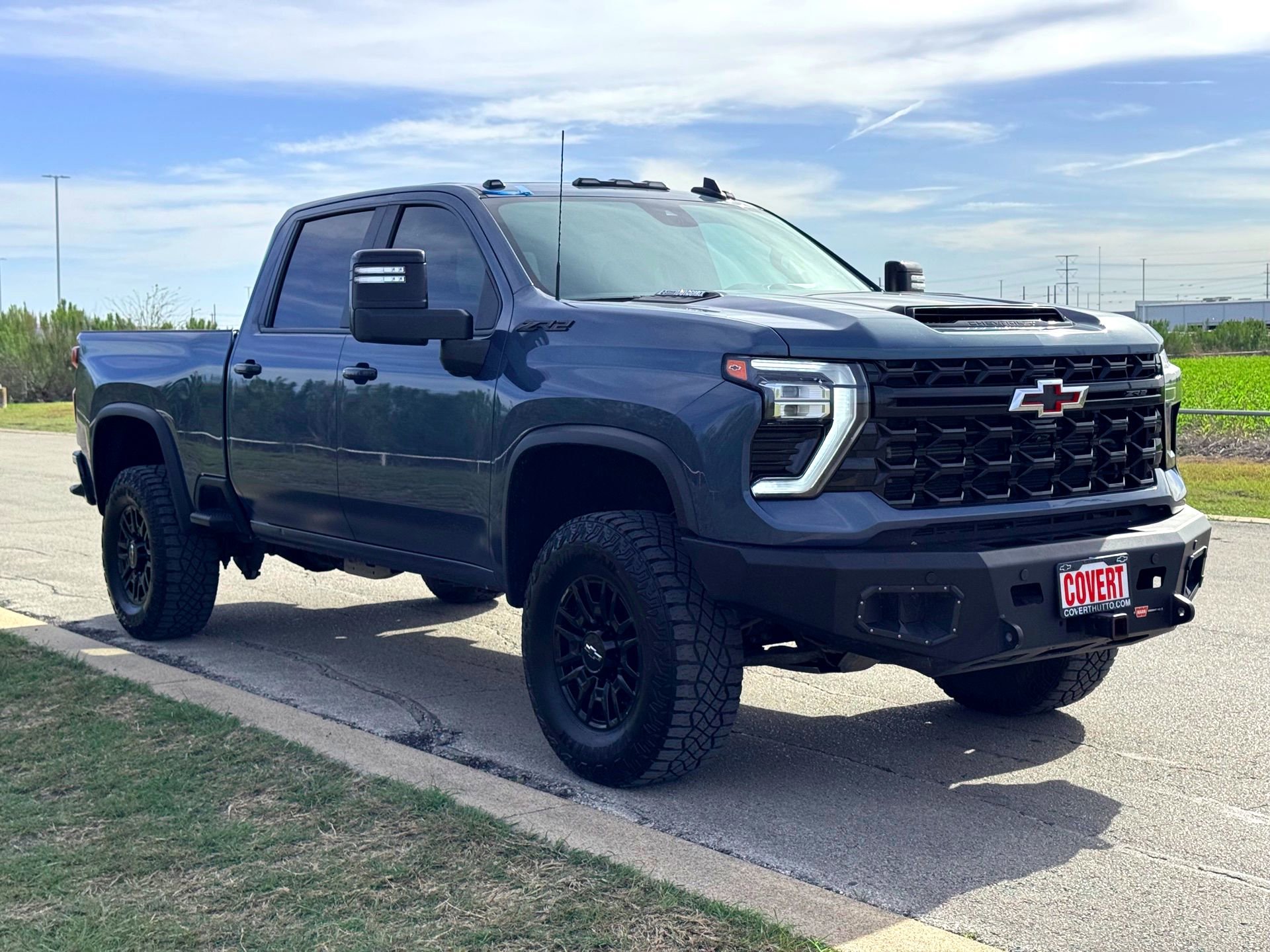 Used 2024 Chevrolet Silverado 2500 ZR2 w/ Technology Package image 6