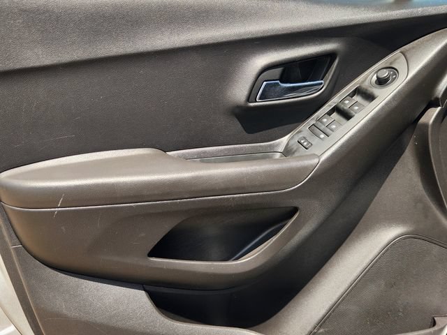 Used 2019 Chevrolet Trax LT w/ LT Convenience Package FWD image 22