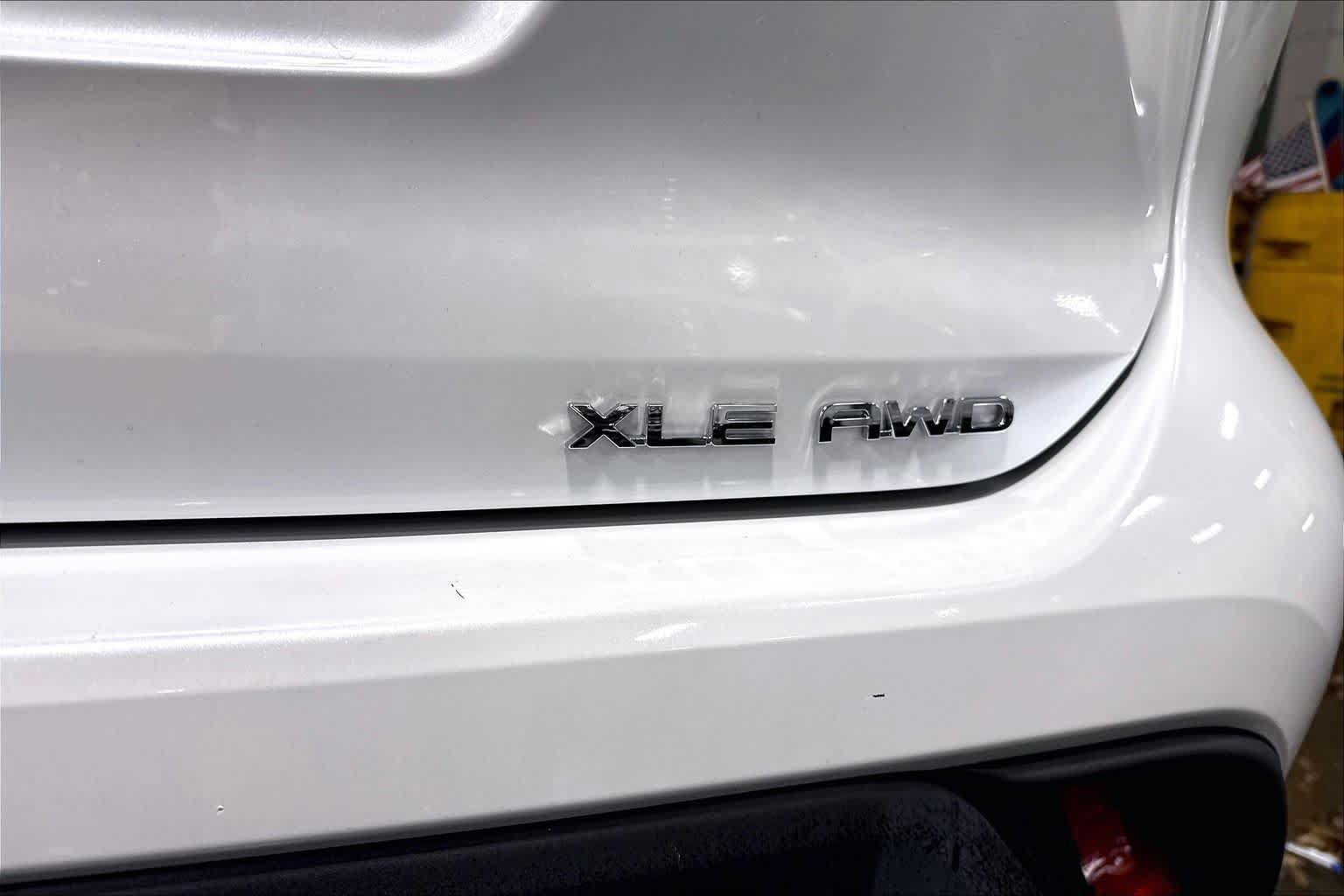 Used 2023 Toyota Highlander XLE AWD/4WD image 10