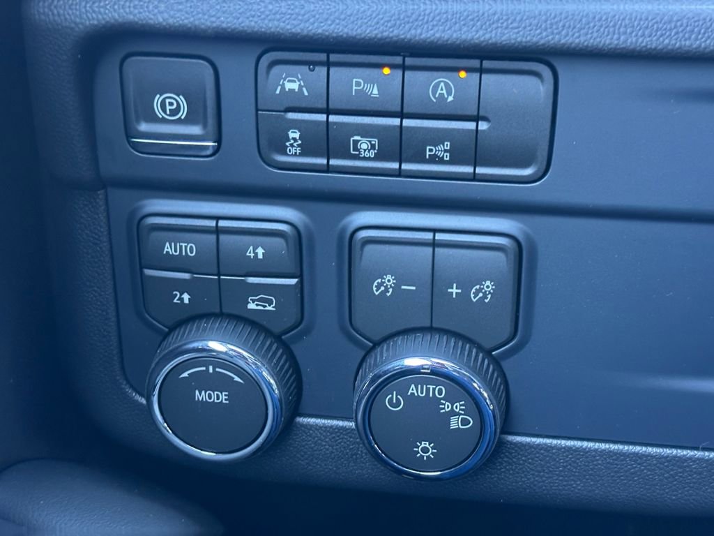 New 2026 Chevrolet Suburban LS image 21