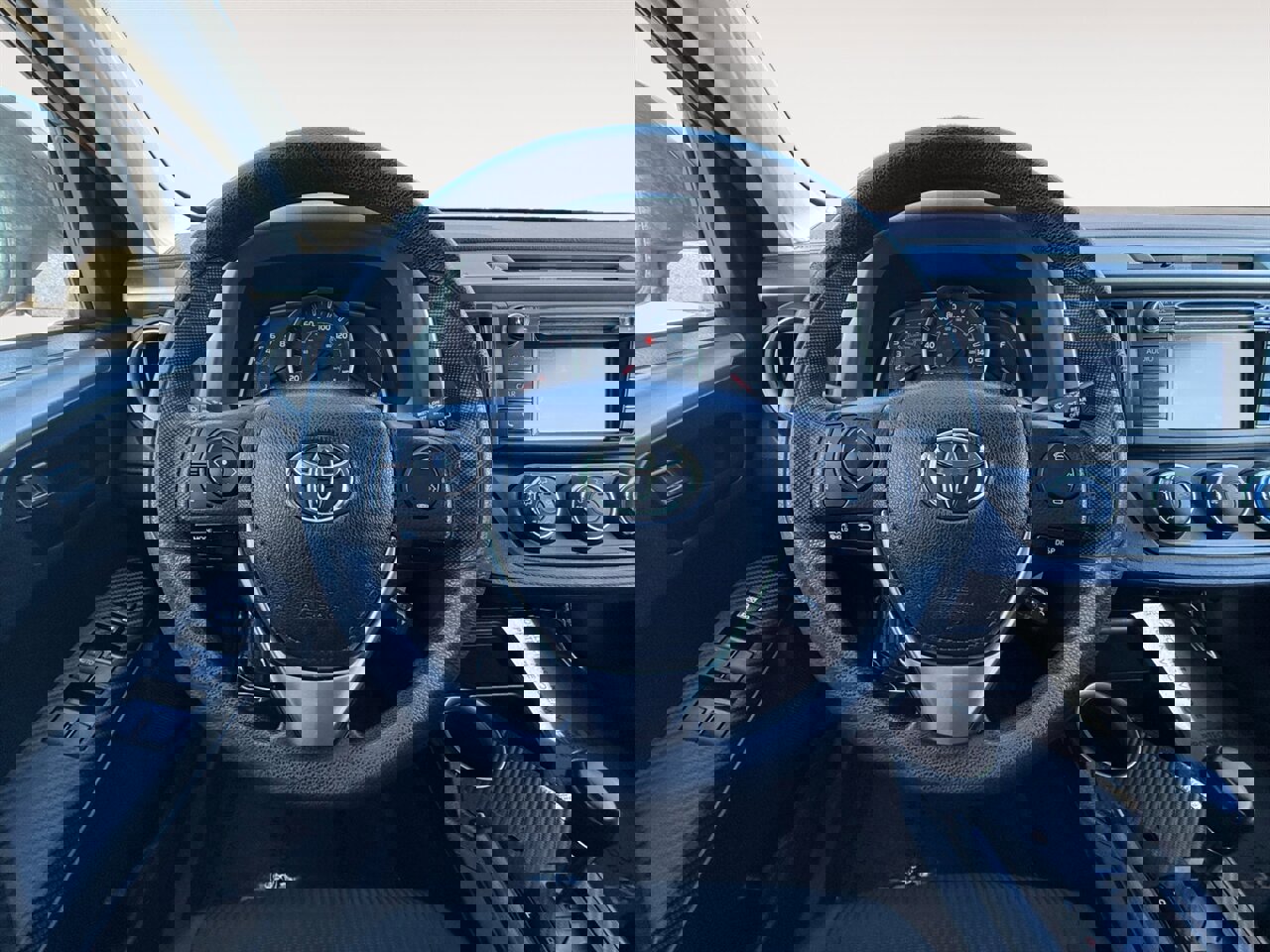 Used 2015 Toyota RAV4 LE image 13