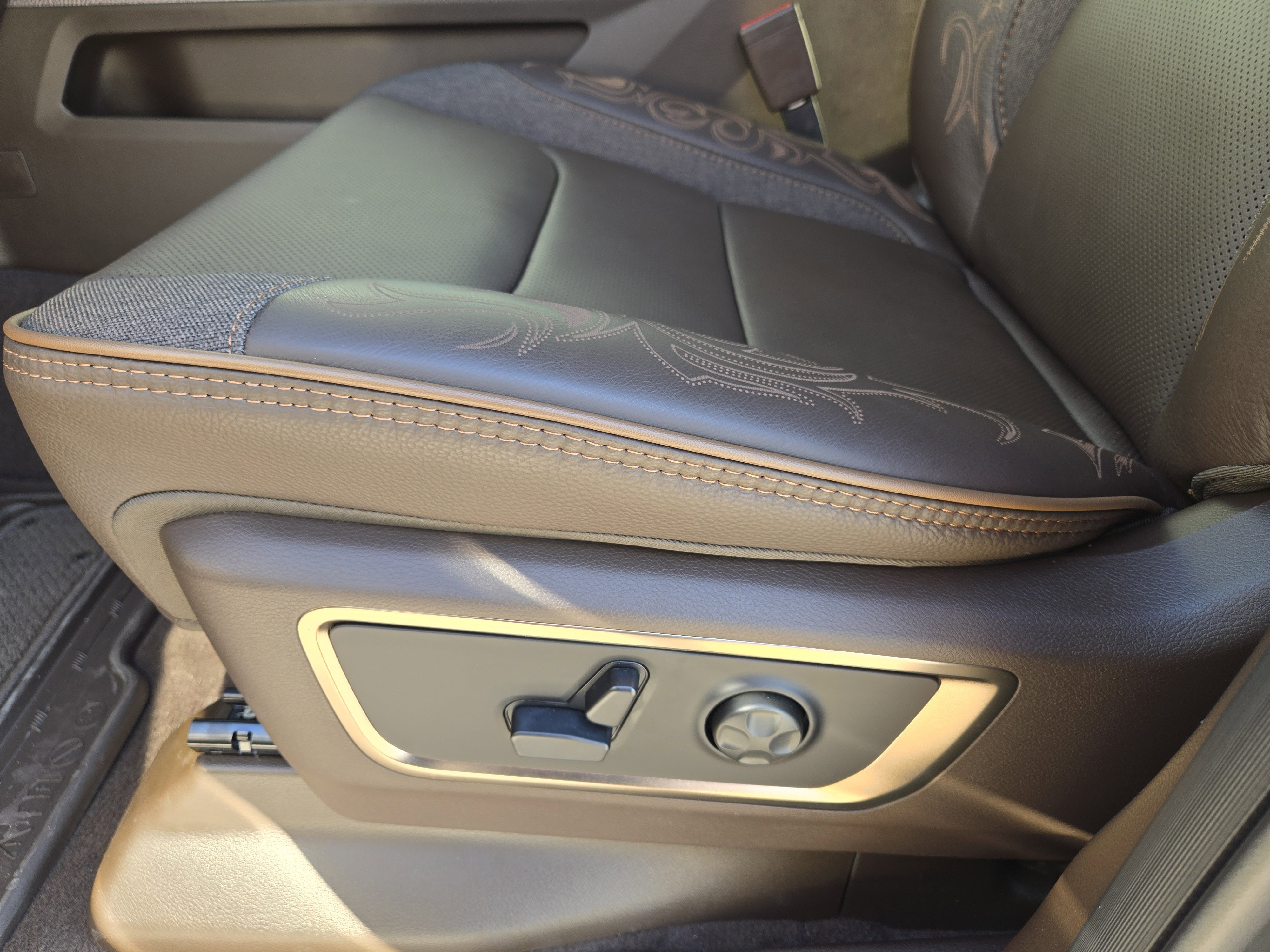 New 2026 RAM 1500 Limited w/ Bed Utility Group image 19