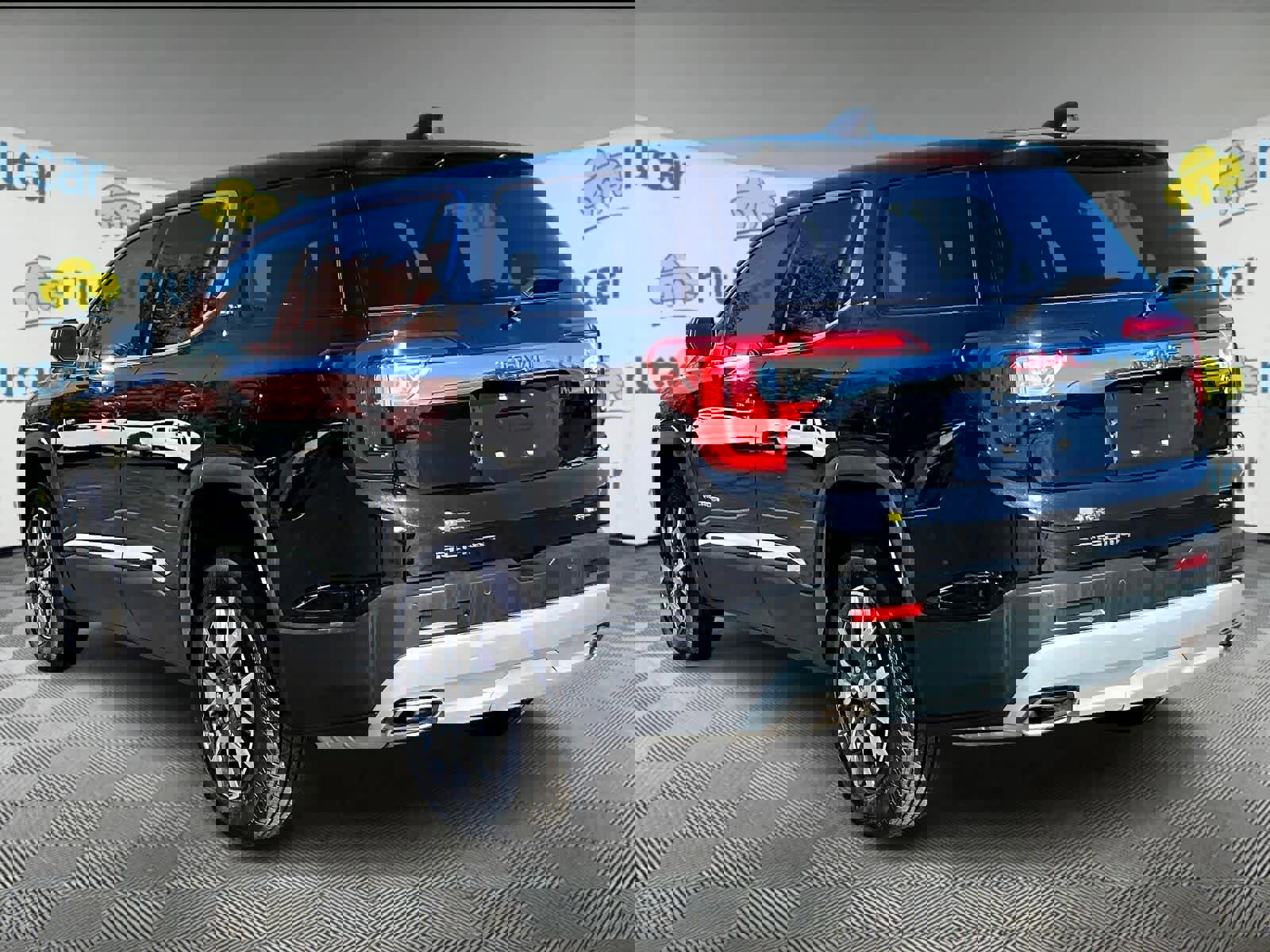 Used 2022 GMC Acadia SLE image 4