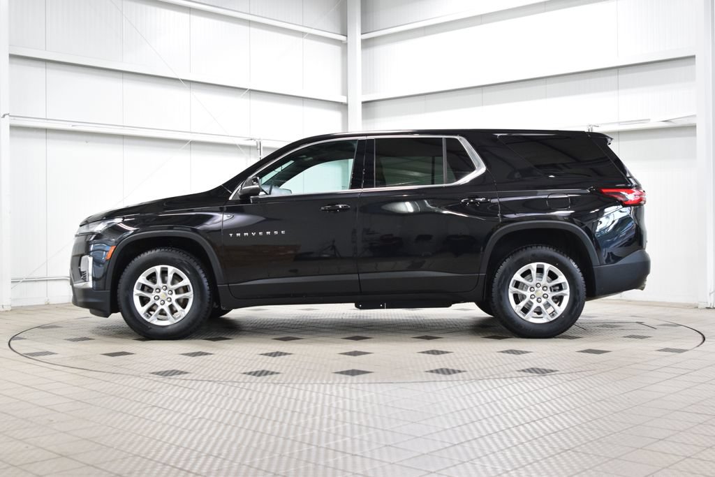 Used 2023 Chevrolet Traverse LS w/ Safety Package FWD image 4