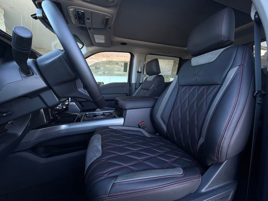 New 2026 Ford F250 Lariat w/ Black Appearance Package image 33