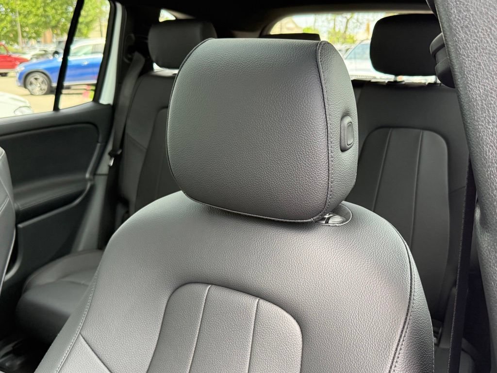 New 2026 Mercedes-Benz GLB 250 image 3