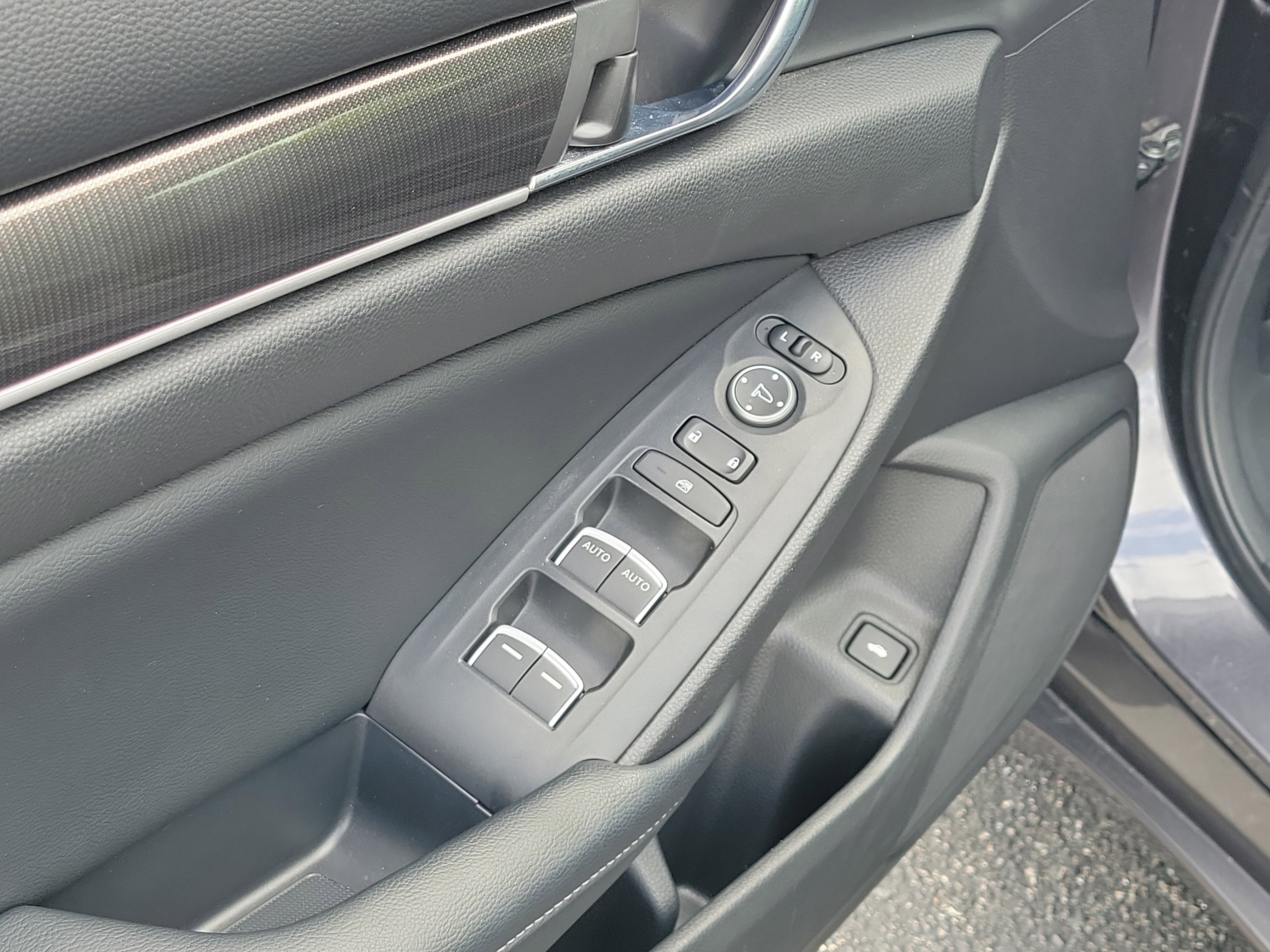 Used 2018 Honda Accord Sport image 20