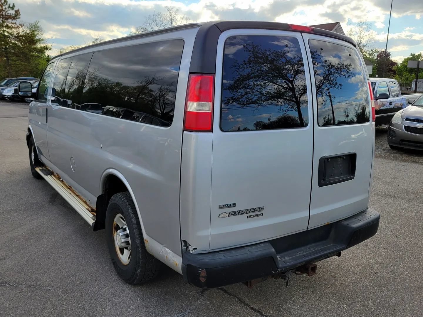 Used 2011 Chevrolet Express 3500 LS RWD image 5