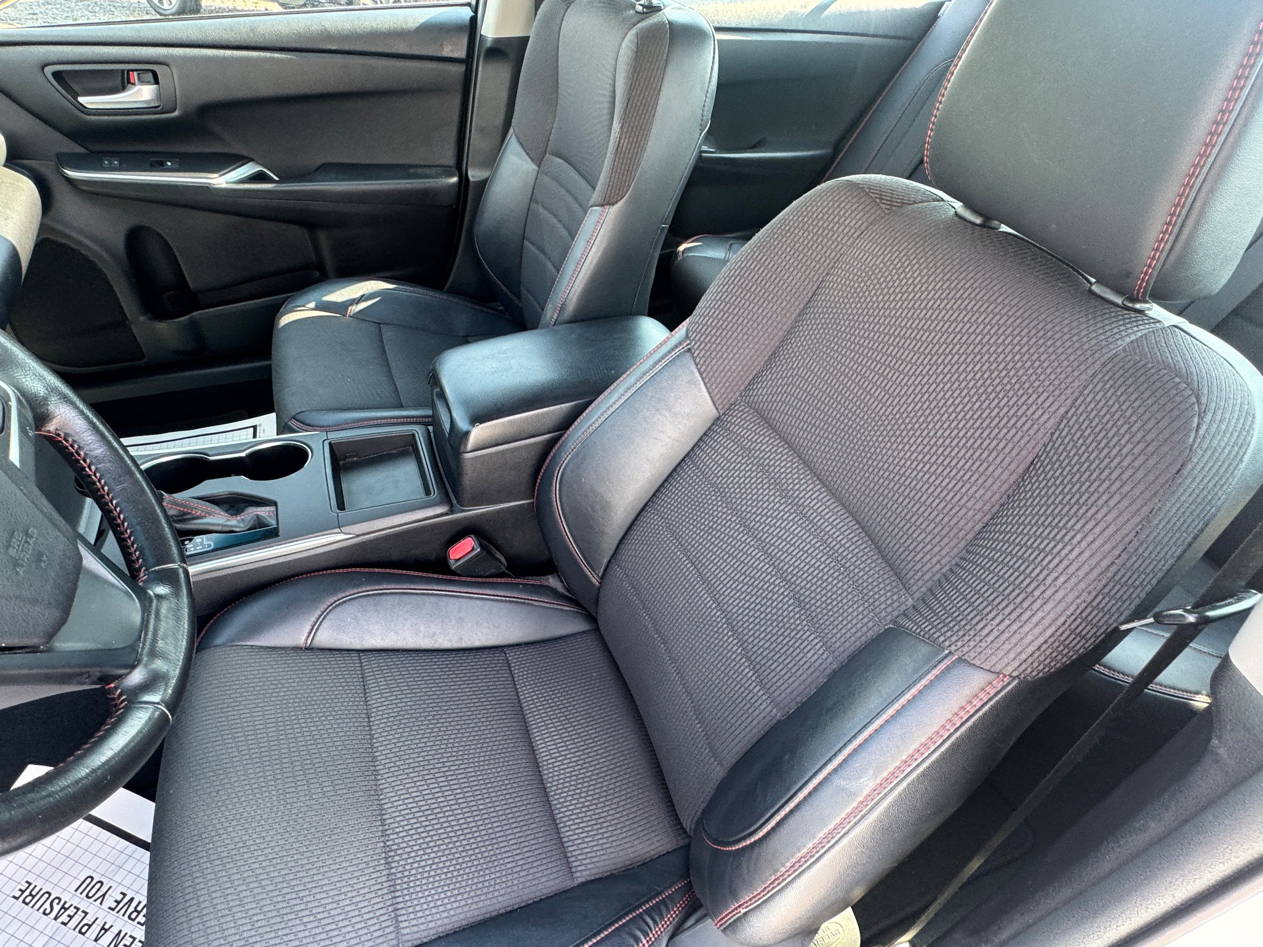 Used 2016 Toyota Camry SE w/ Moonroof Package FWD image 8