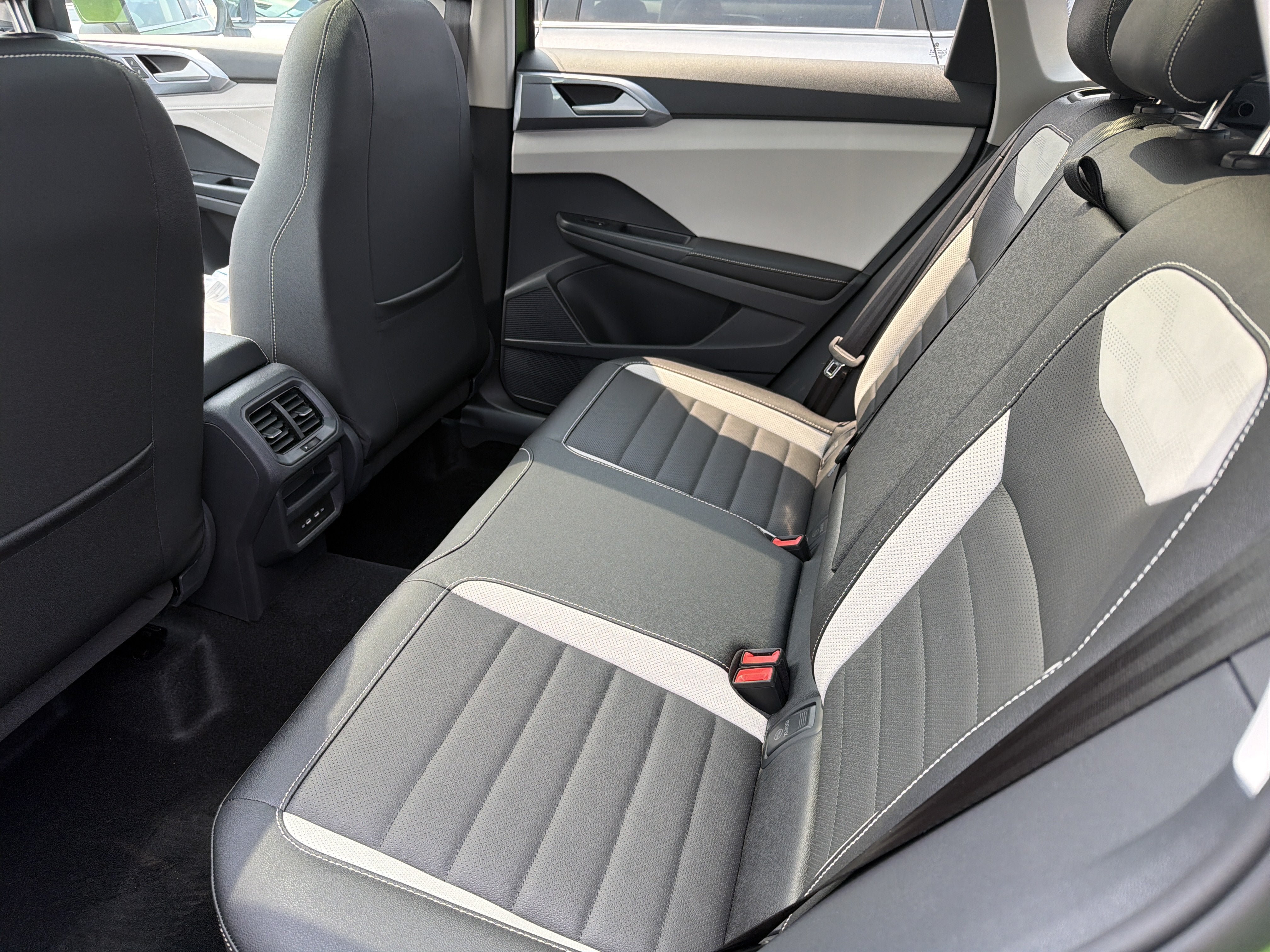 New 2026 Volkswagen Taos SEL AWD/4WD image 25