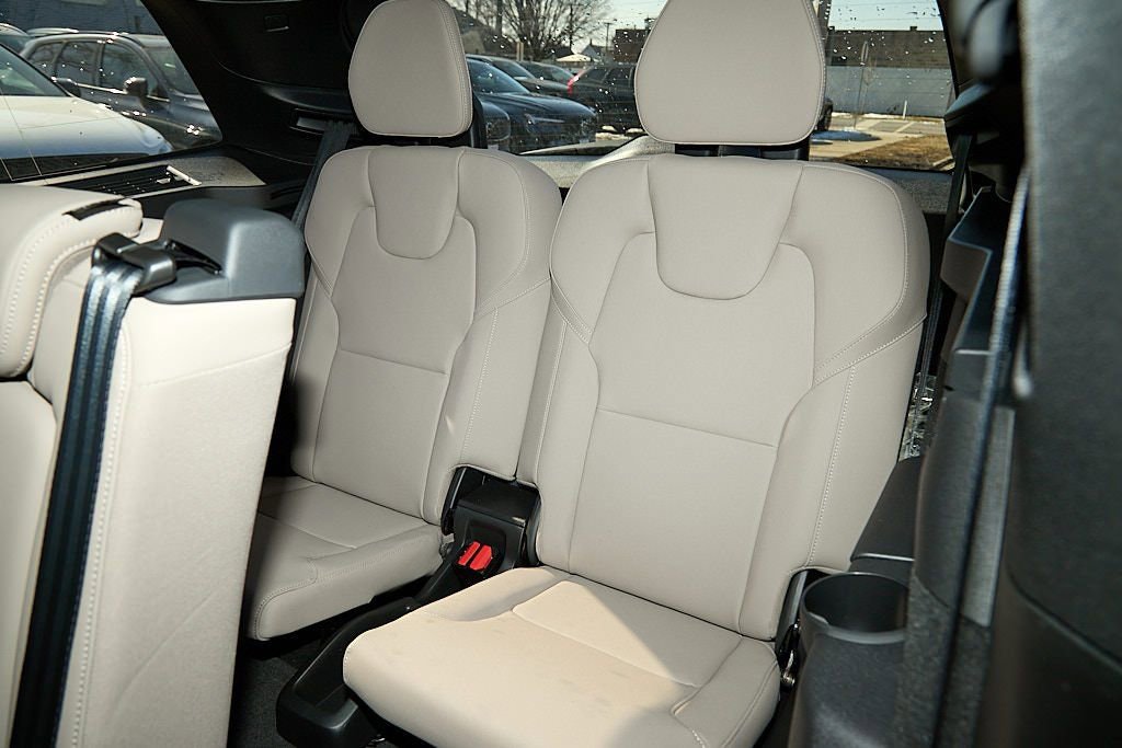 New 2026 Volvo XC90 T8 Plus w/ Protection Package Premier image 22