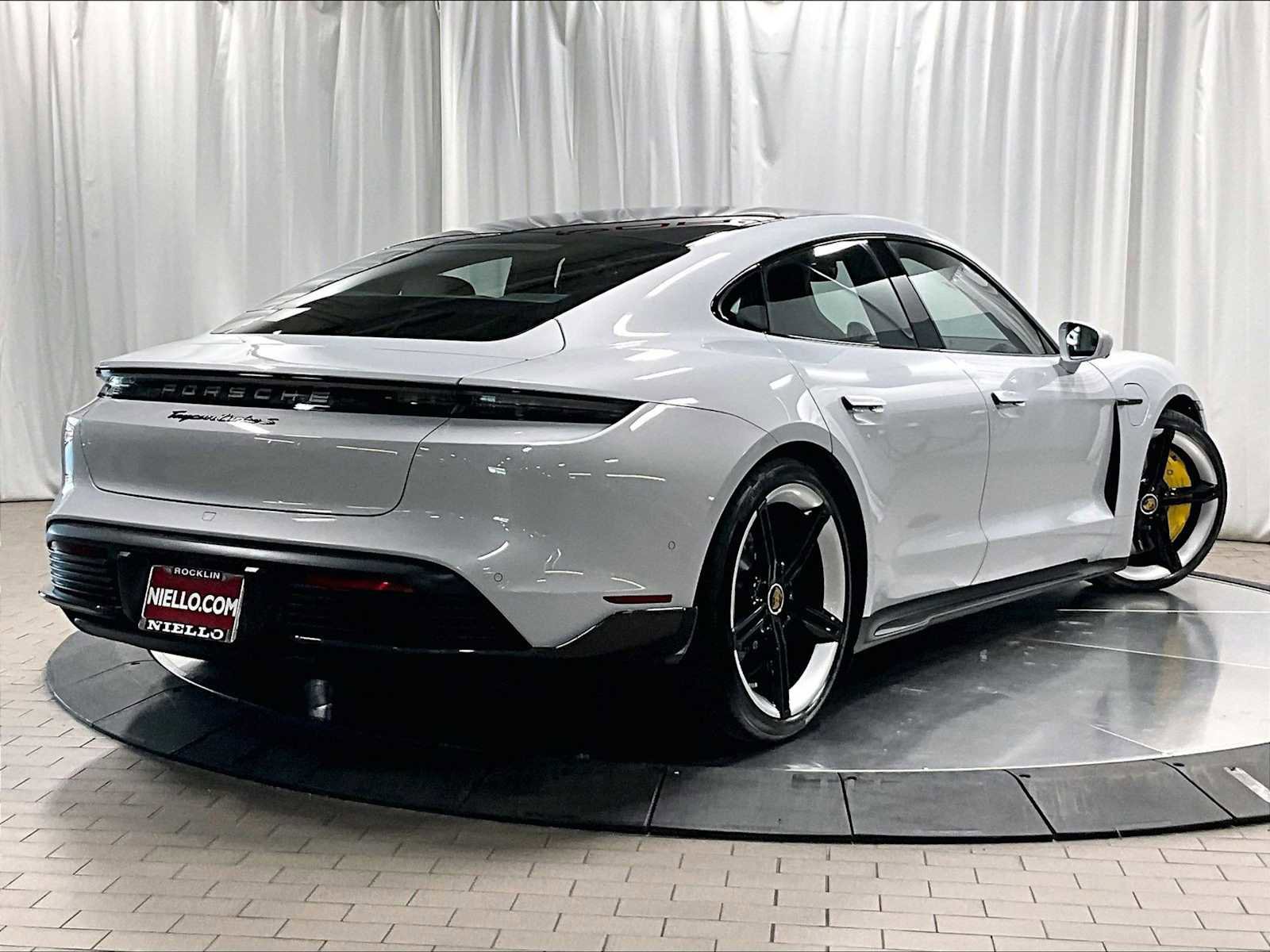 Used 2022 Porsche Taycan Turbo S image 10