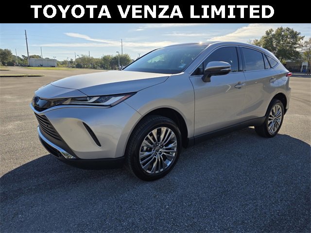 Used 2024 Toyota Venza Limited image 7