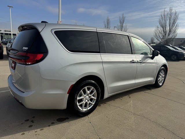 New 2026 Chrysler Pacifica Select image 7