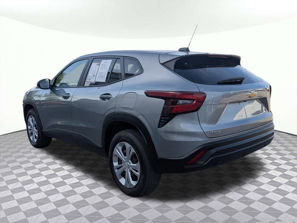 Used 2024 Chevrolet Trax LS w/ Driver Confidence Package image 5