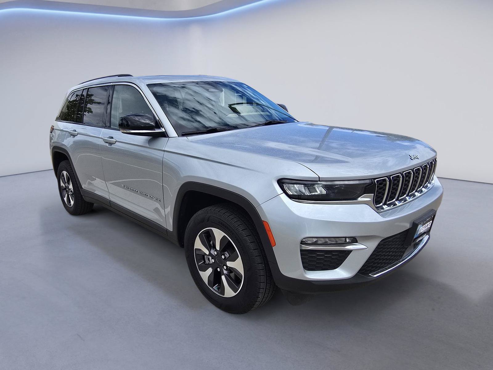 Used 2023 Jeep Grand Cherokee 4WD 4xe image 7