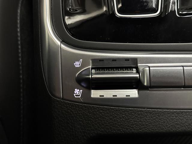 Used 2025 Kia Carnival SX w/ SX Dark Edition Package image 8