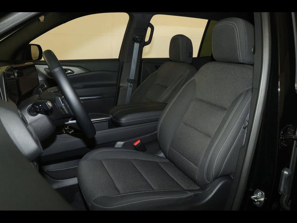 Used 2025 Chevrolet Traverse LT image 24