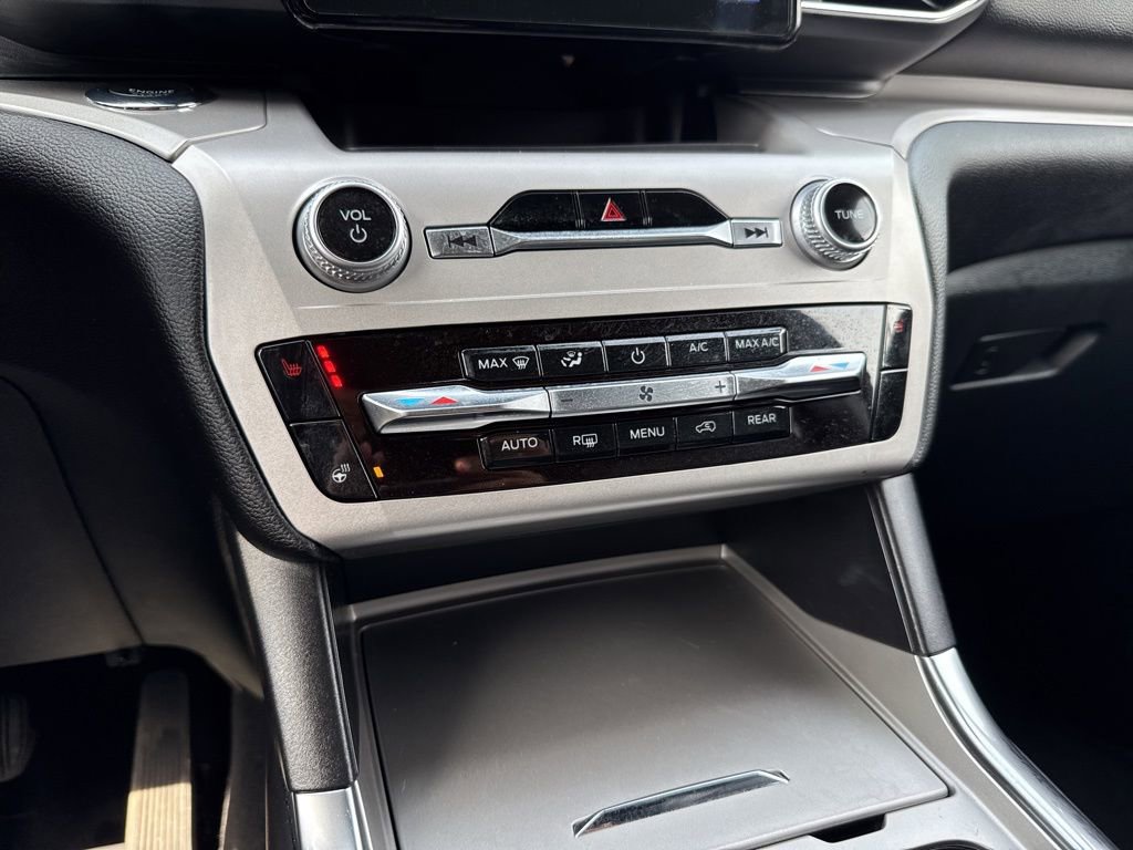 Used 2022 Ford Explorer XLT w/ Equipment Group 202A image 16