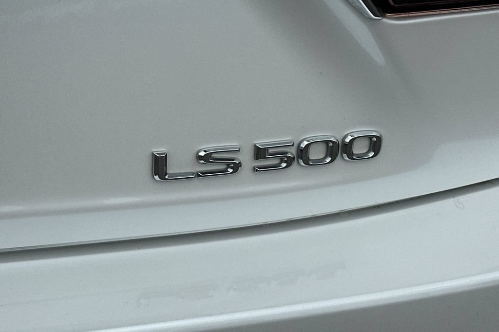 Used 2023 Lexus LS 500 w/ Accessory Package (Z1) RWD image 32