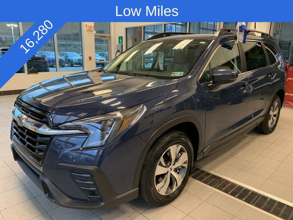 Used 2025 Subaru Ascent Premium image 2