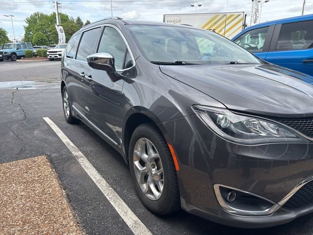 Used 2017 Chrysler Pacifica Limited FWD image 3