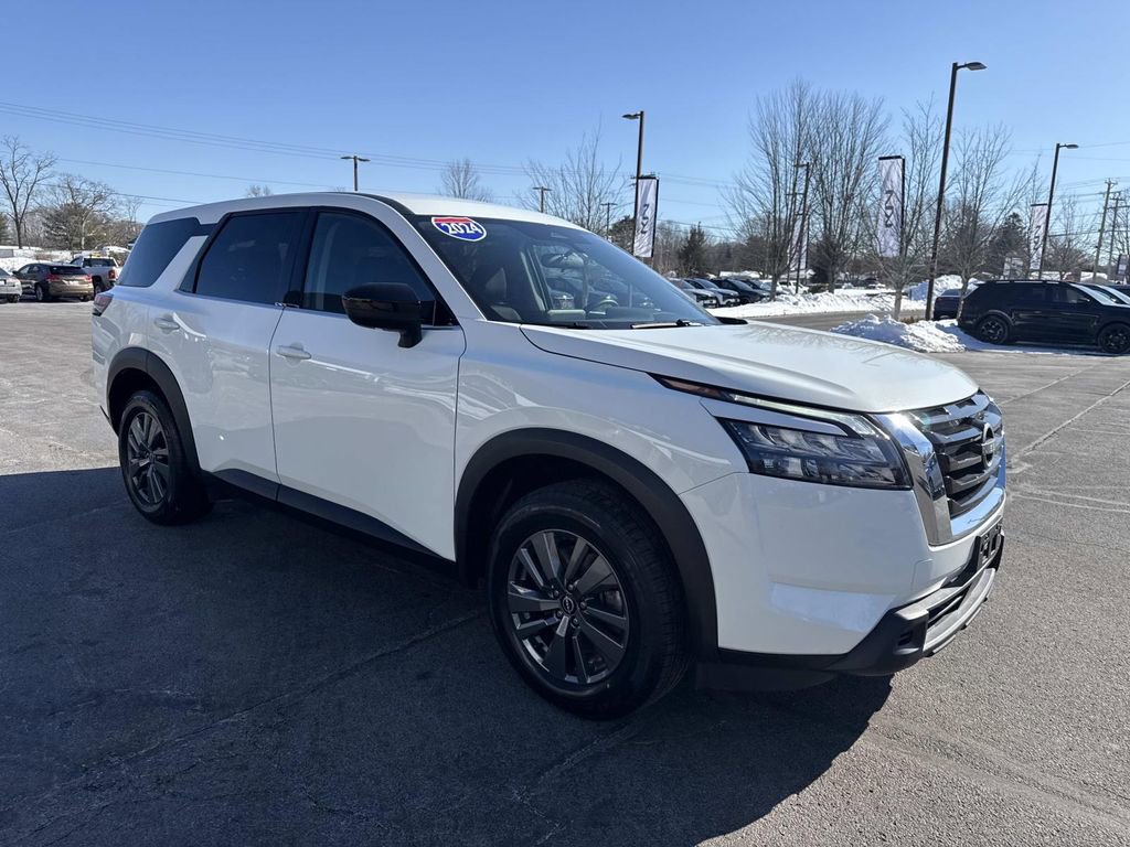 Used 2024 Nissan Pathfinder S image 9