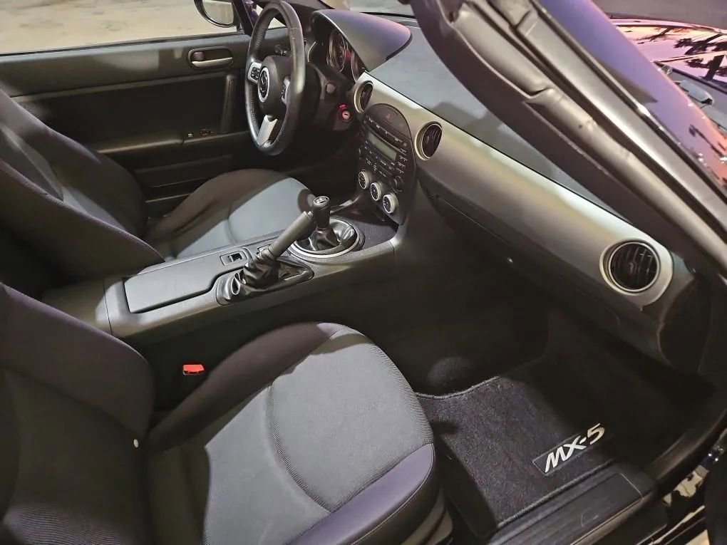 Used 2010 MAZDA MX-5 Miata Touring w/ Suspension Pkg image 19