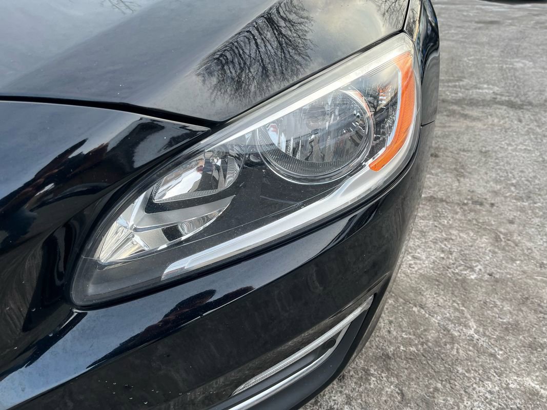 Used 2017 Volvo V60 T5 Premier w/ Convenience Package image 25