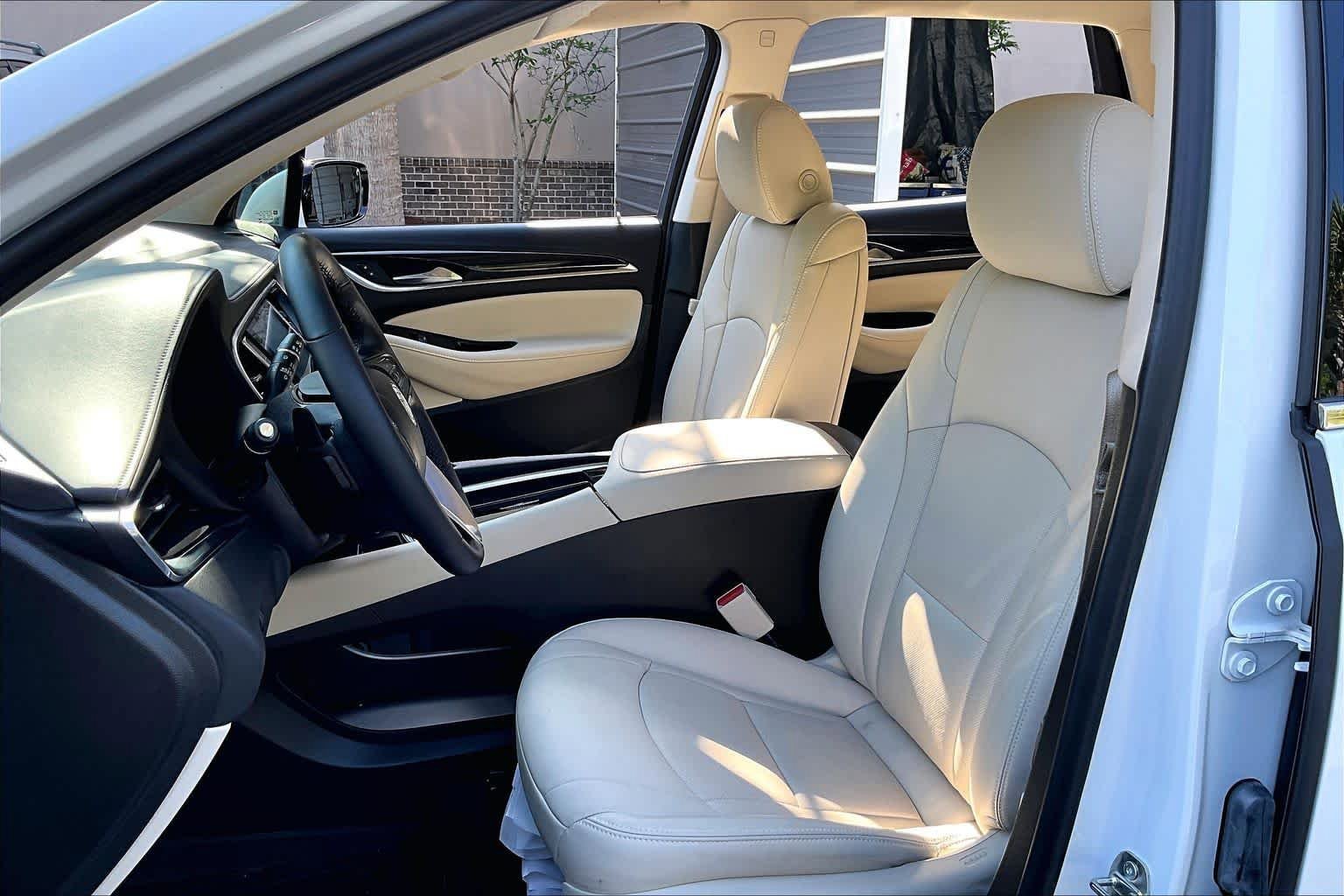 Used 2023 Buick Enclave Essence FWD image 8