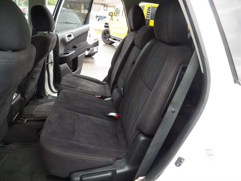 Used 2013 Nissan Pathfinder SV AWD/4WD image 7