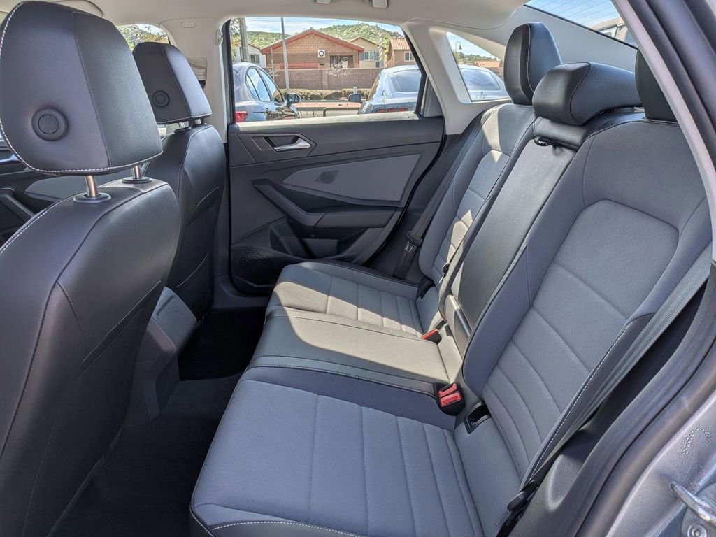Used 2025 Volkswagen Jetta SE image 24
