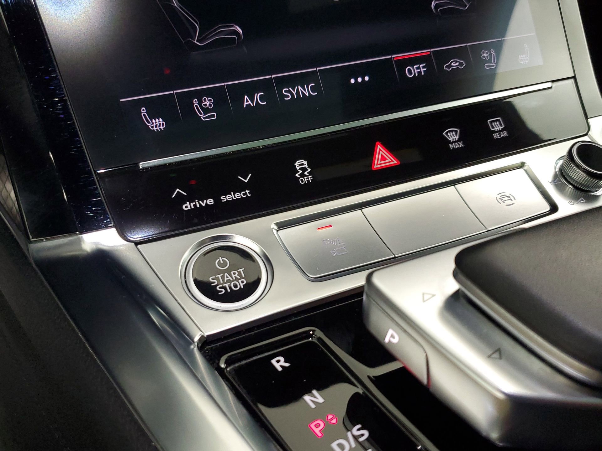 Used 2023 Audi e-tron Premium Plus w/ Premium Plus Package image 42