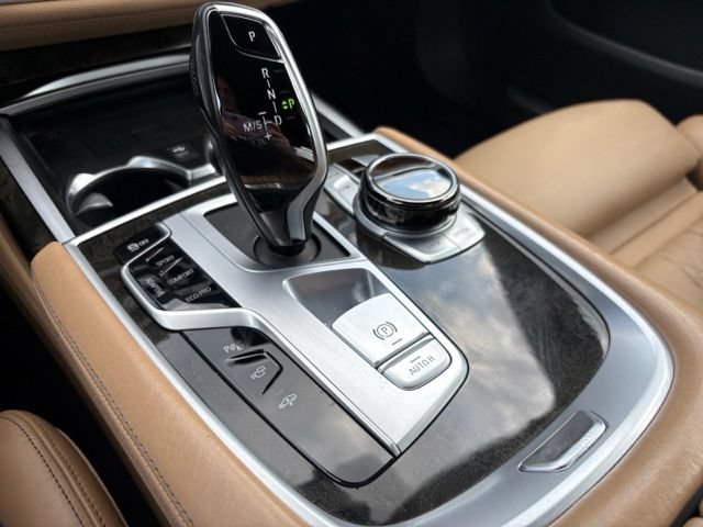 Used 2021 BMW 740i xDrive w/ M Sport Package AWD/4WD image 32