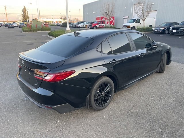 Used 2025 Toyota Camry SE image 5