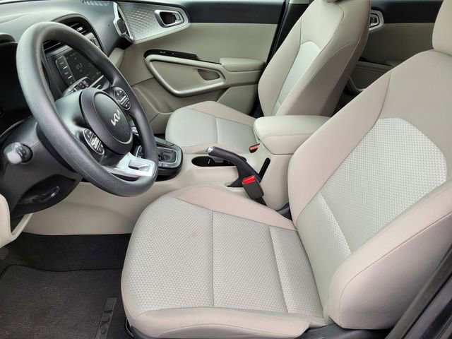 Used 2025 Kia Soul LX FWD image 15
